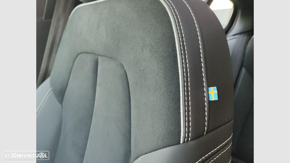 Volvo EC40 82 kWh Twin Motor Performance Black Edition - 22