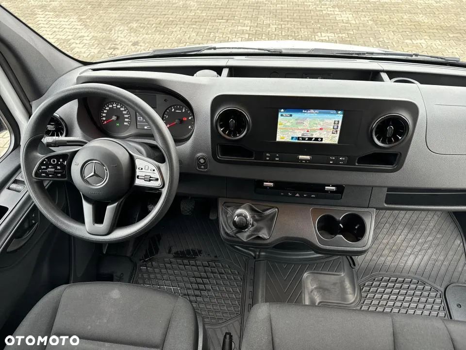 Mercedes-Benz Sprinter - 23