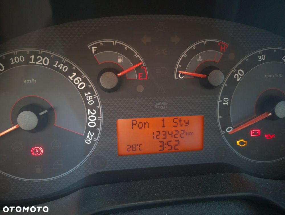 Fiat Linea 1.4 Active - 12