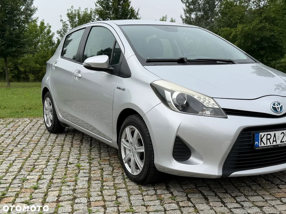 Toyota Yaris Hybrid 100 Premium - 10