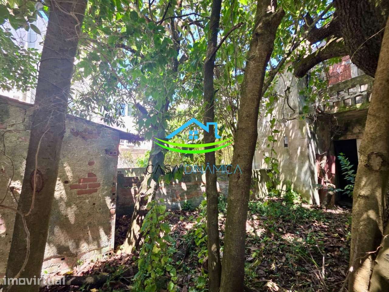 Moradia para recuperar com projeto para  T4 em Banda com 3 Suítes - C - Grande imagem: 5/37