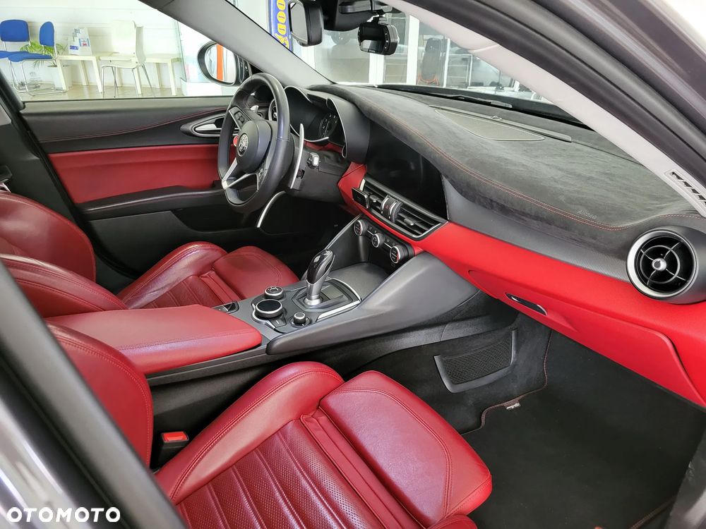 Alfa Romeo Giulia 2.0 Turbo 16V AT8-Q4 Ti - 18