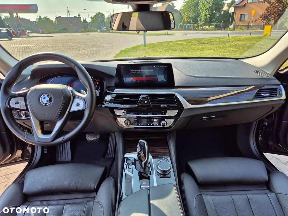 BMW Seria 5 530i xDrive Luxury Line - 9