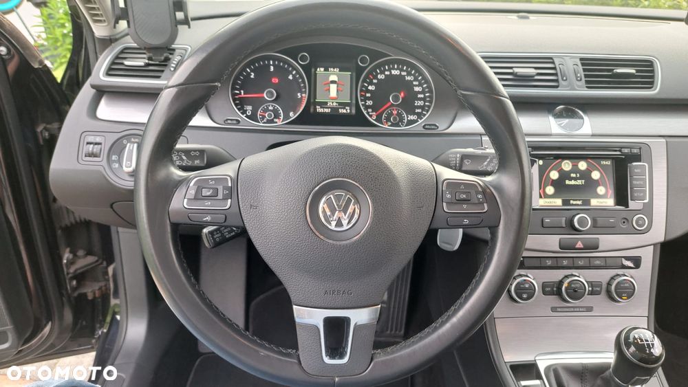 Volkswagen Passat - 24