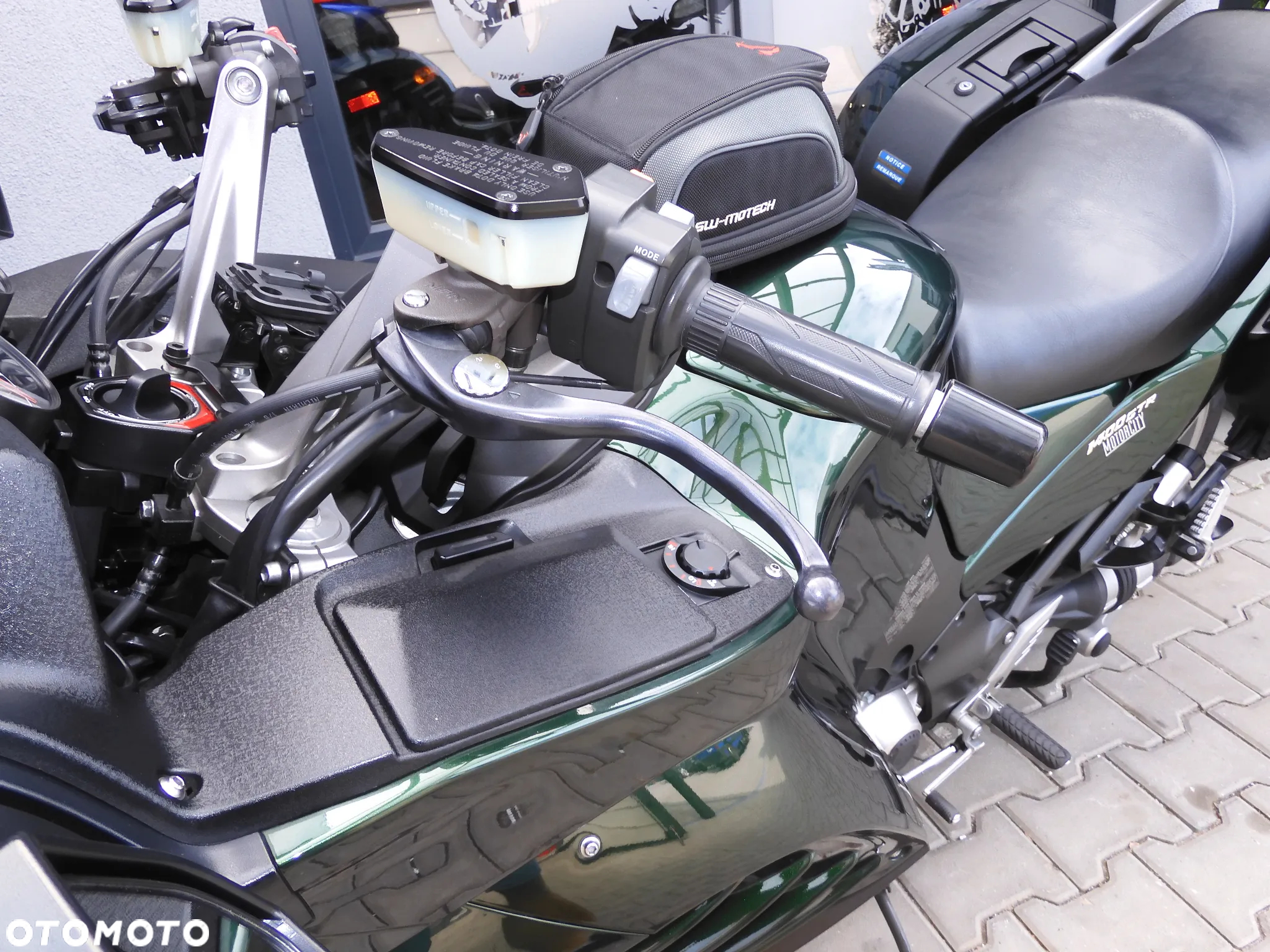 Kawasaki GTR - 33