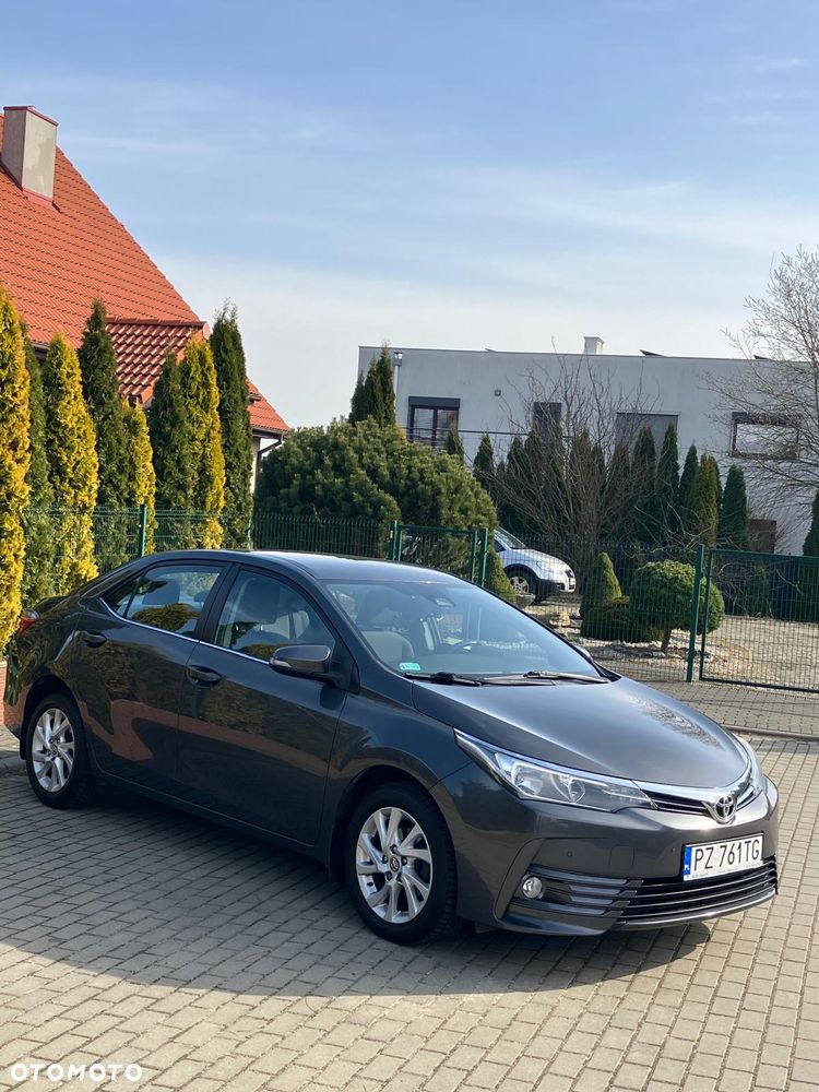 Toyota Corolla 1.6 Classic Plus - 11