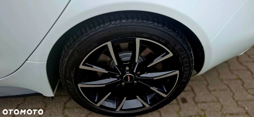 Jaguar XE 2.0 T R-Sport - 9