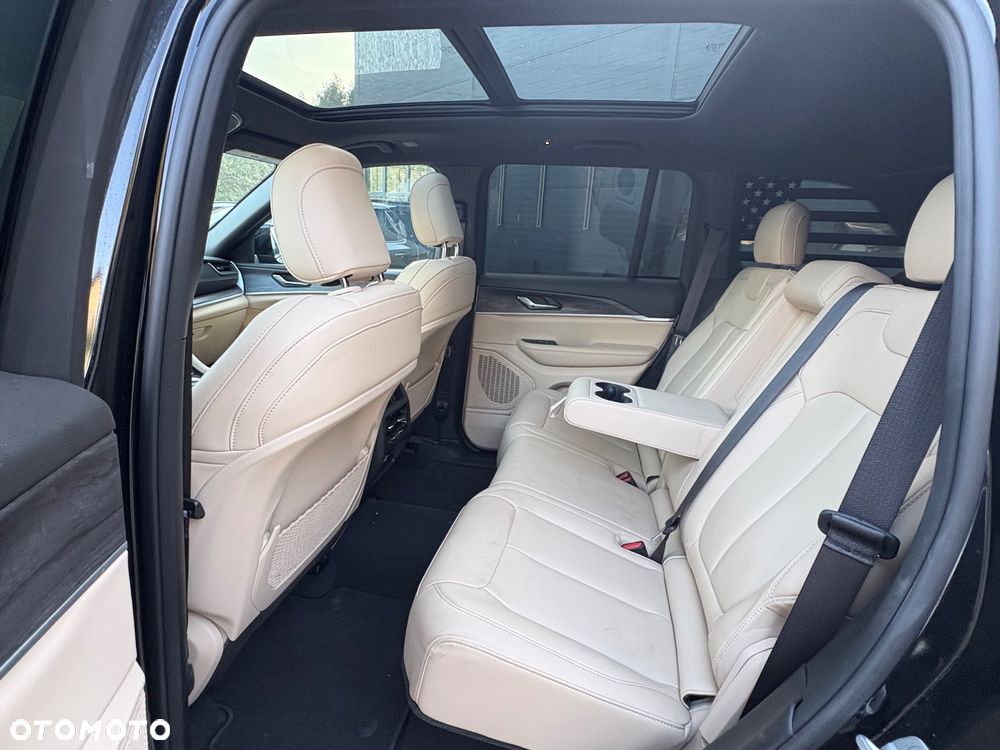 Jeep Grand Cherokee - 15
