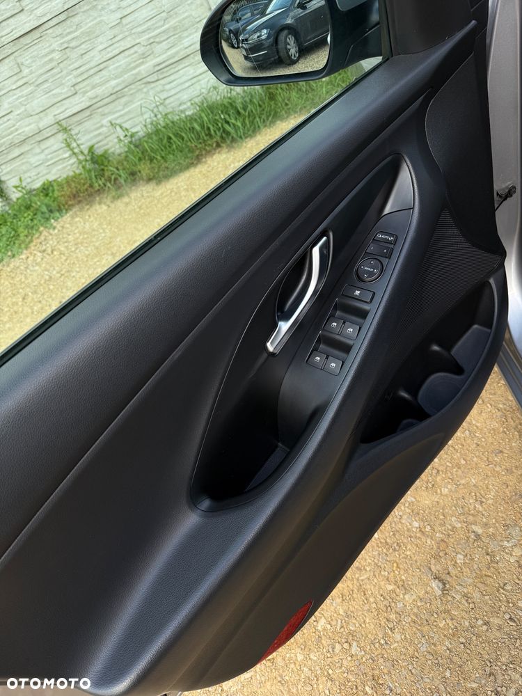 Hyundai i30 1.6 D Comfort - 26