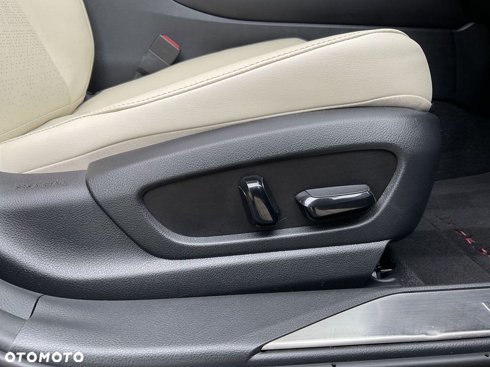 Lexus UX - 12