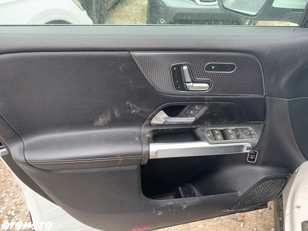 Mercedes-Benz GLB 250 4-Matic 8G-DCT - 14