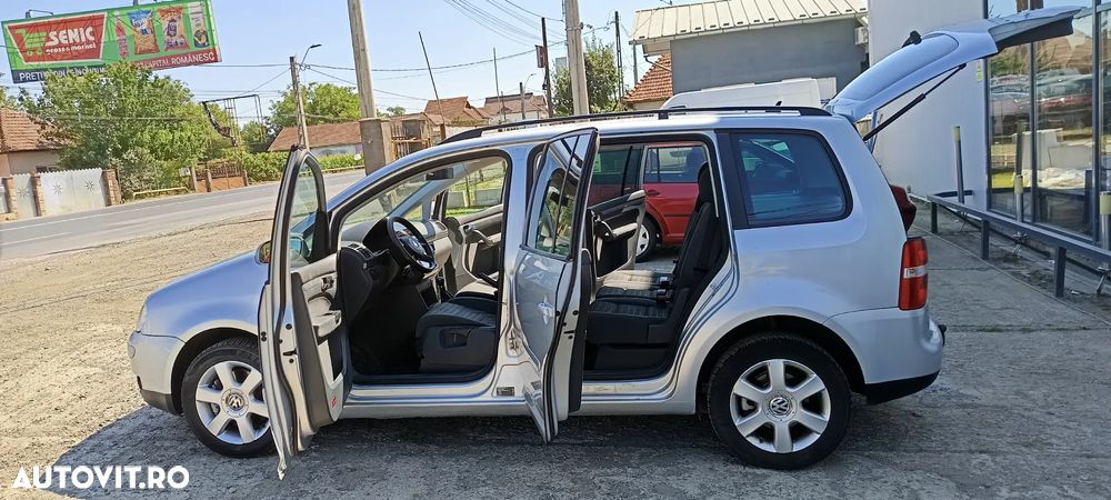 Volkswagen Touran 2.0 TDI DPF Trendline - 11