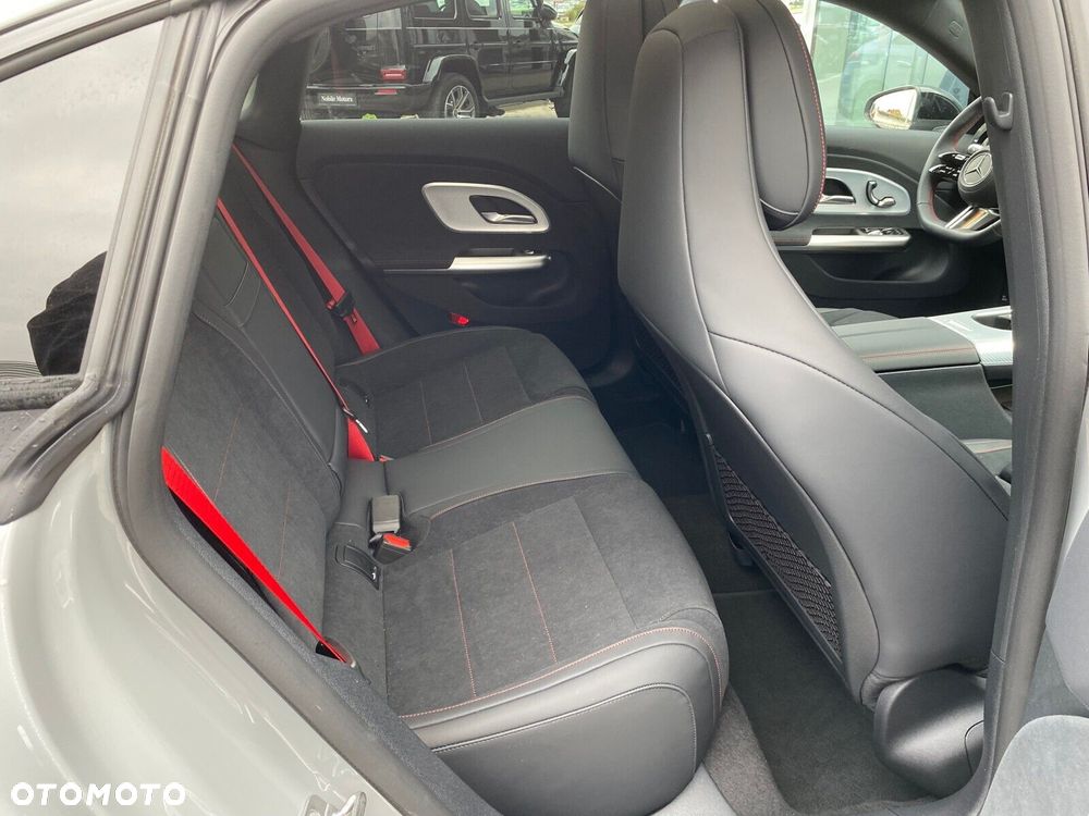 Mercedes-Benz CLA - 24