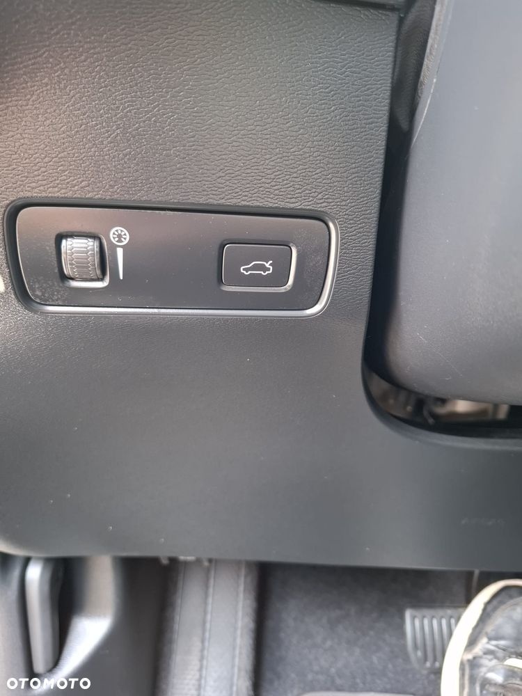 Volvo XC 40 T2 Core - 24