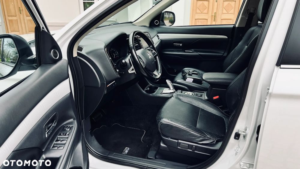 Mitsubishi Outlander - 24