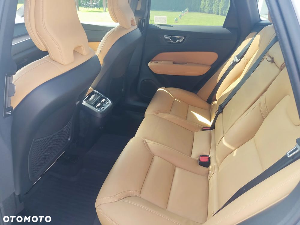 Volvo XC 60 B5 B AWD Ultimate Bright - 9