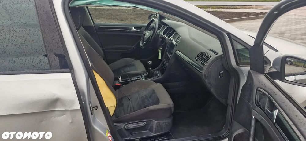 Volkswagen Golf 1.6 TDI DPF Highline - 9