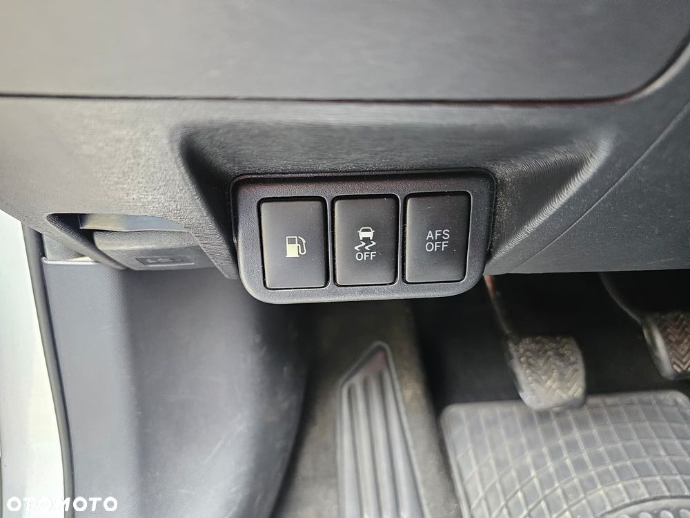 Toyota Avensis 2.0 D-4D Sol - 14