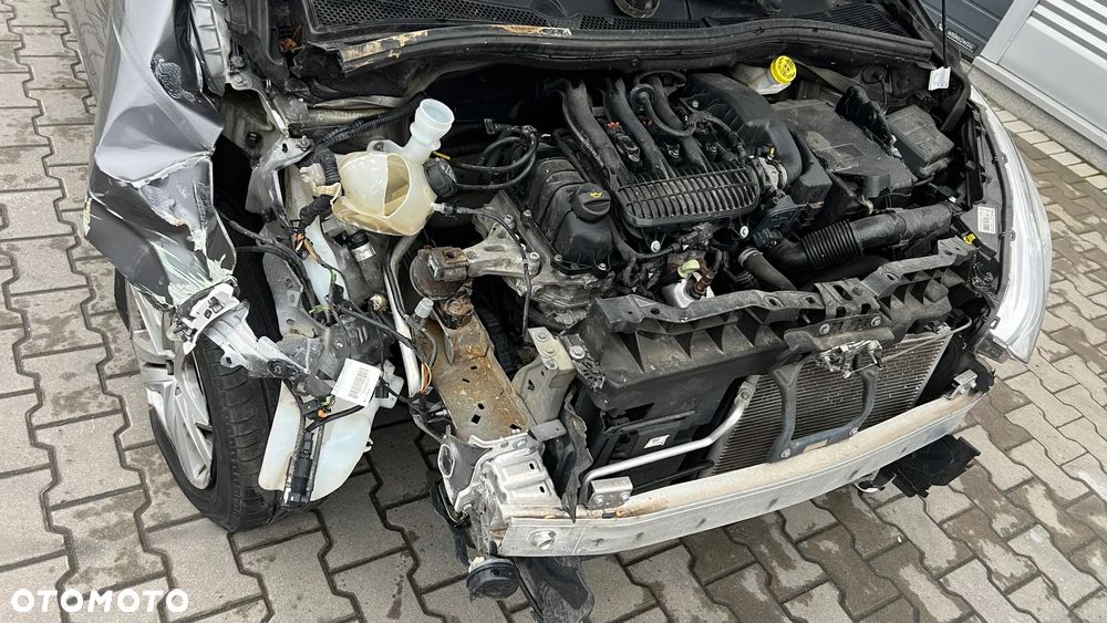 Peugeot 208 - 9