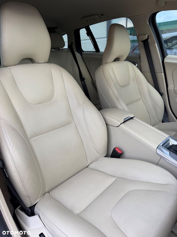 Volvo V60 T3 Geartronic Momentum - 19