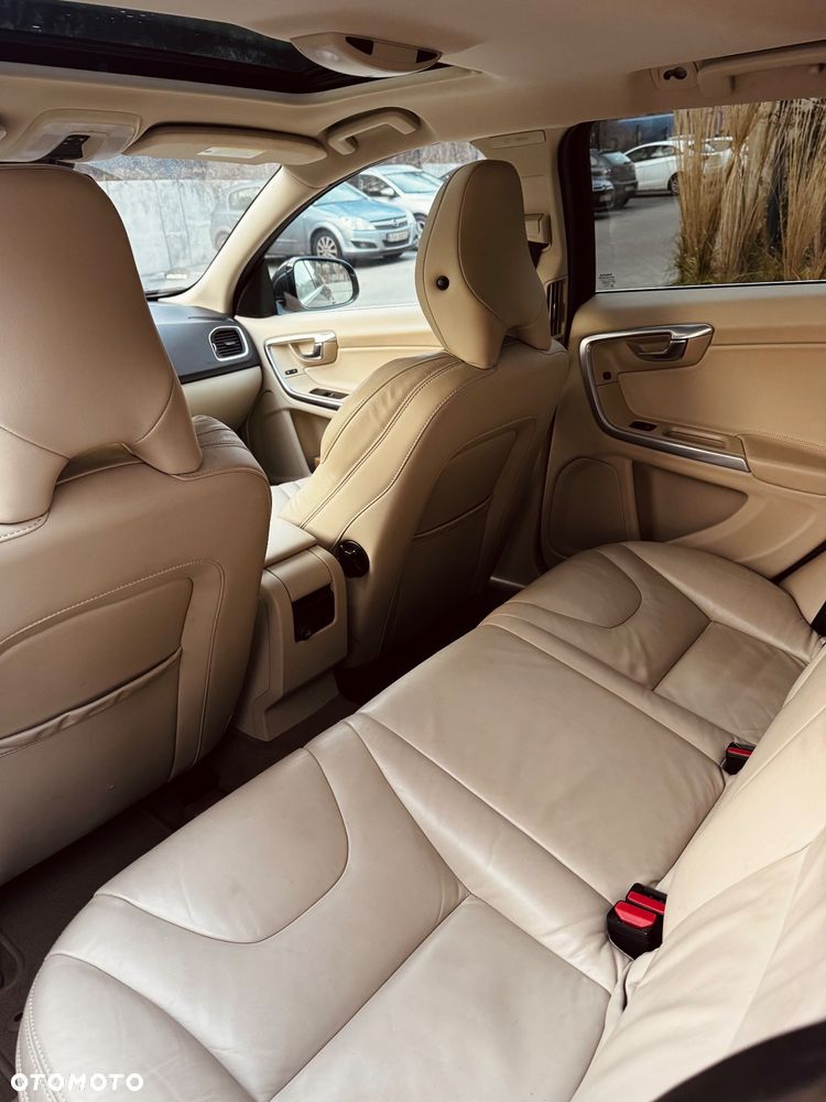 Volvo V60 D6 AWD Plug-in Hybrid R-Design Summum - 9