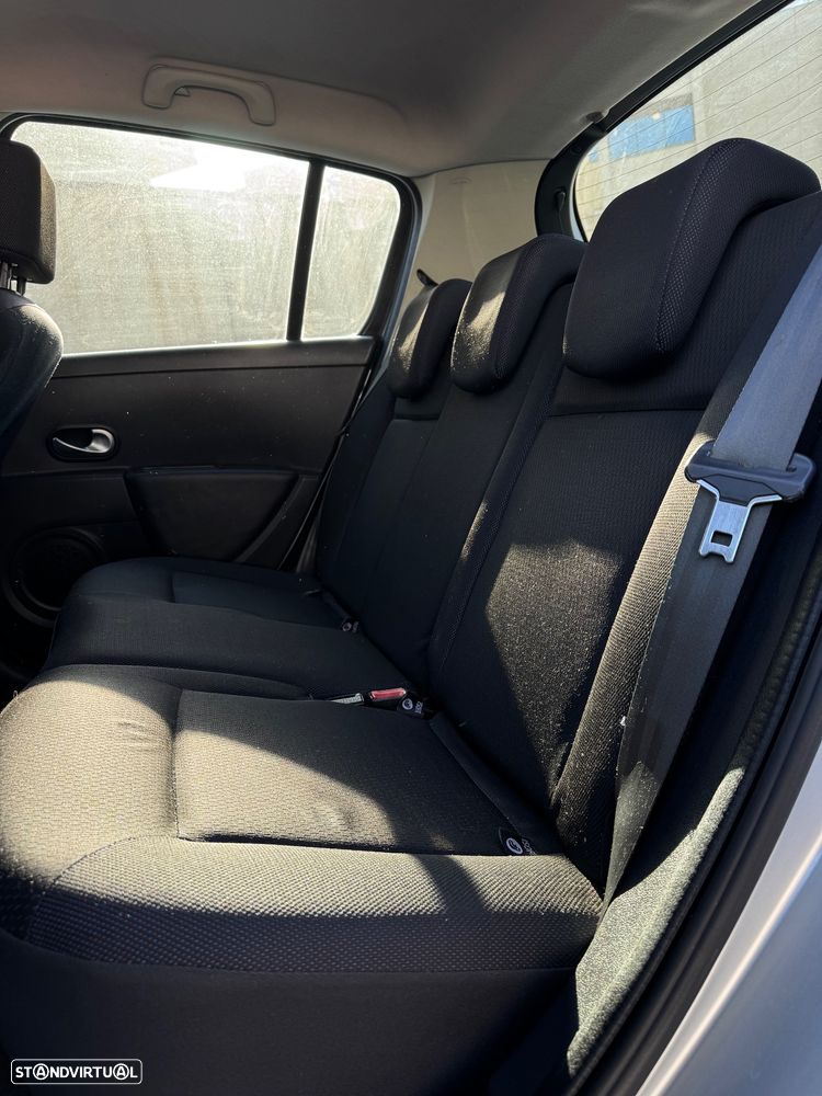 Renault Clio 1.5 dCi Dynamique S - 10