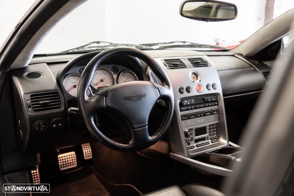 Aston Martin Vanquish - 7