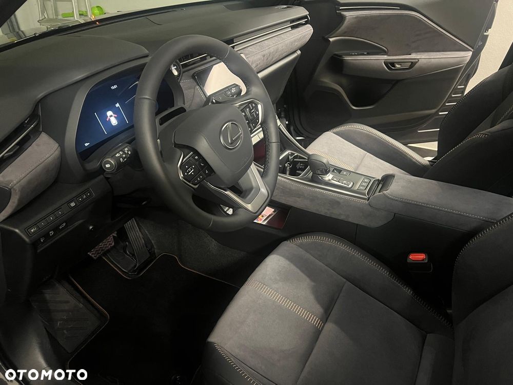 Lexus LBX 1.5 Hybrid Cool - 3