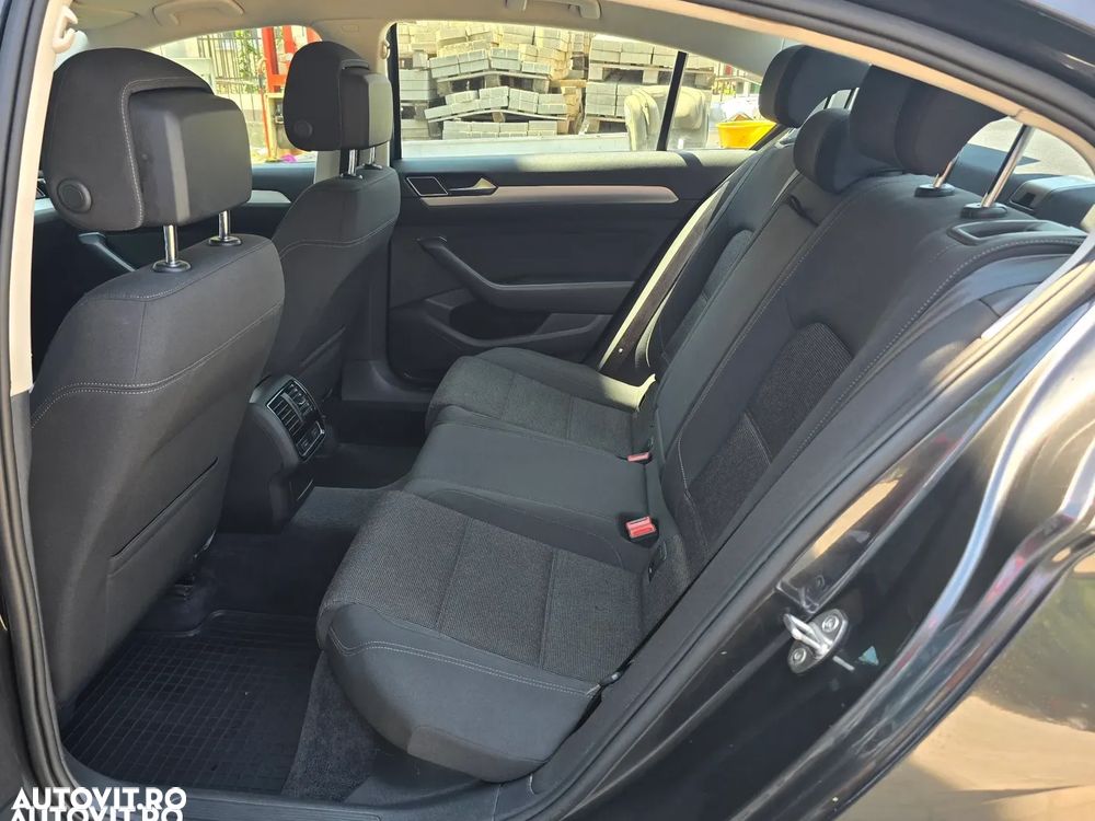 Volkswagen Passat 1.5 TSI ACT DSG Comfortline - 24