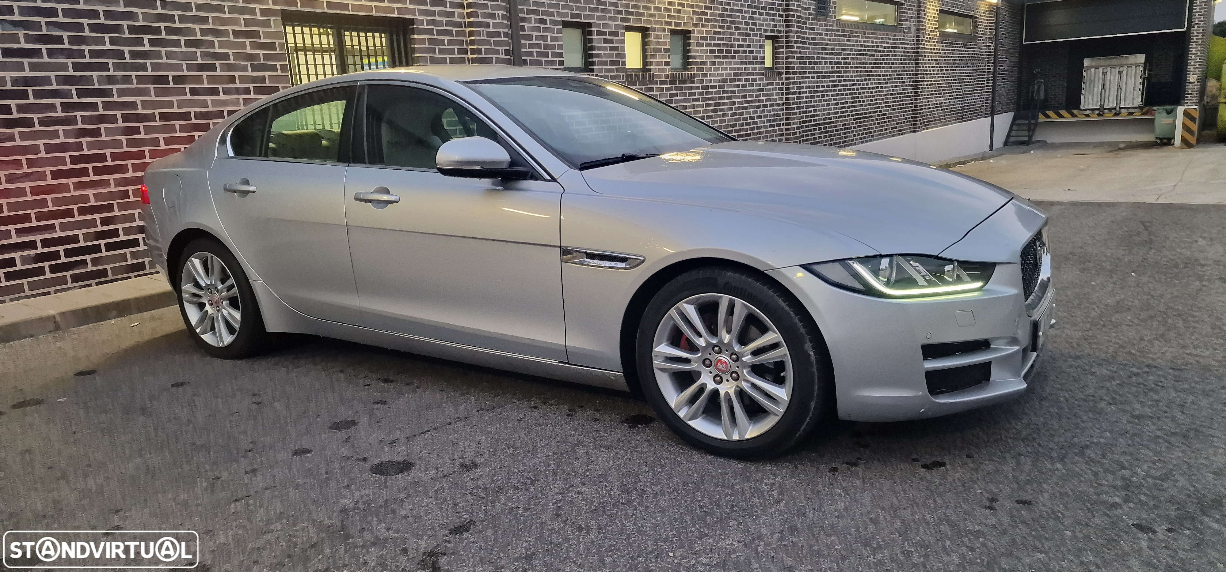Jaguar XE 2.0 D Prestige Aut. - 4