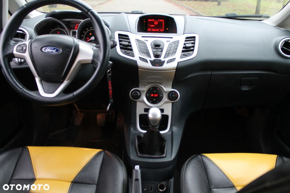 Ford Fiesta 1.6 TDCi DPF Titanium - 14
