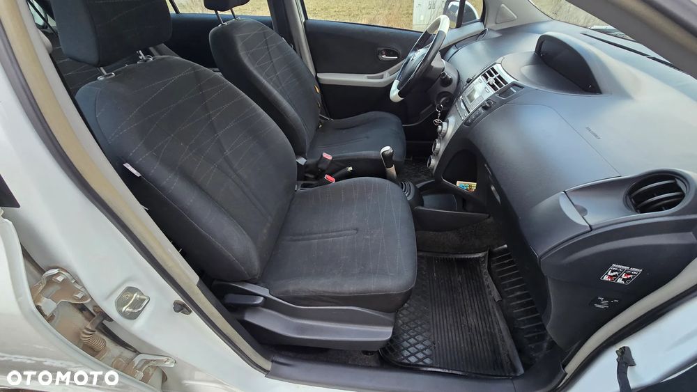 Toyota Yaris 1.4 D-4D Prestige - 16