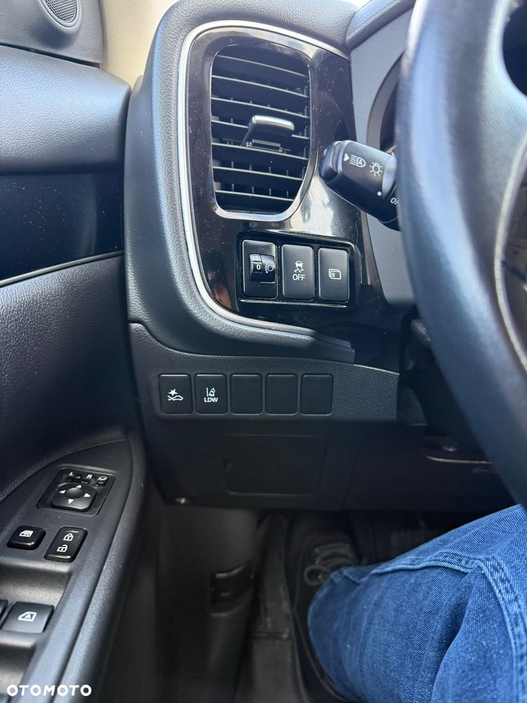 Mitsubishi Outlander - 10