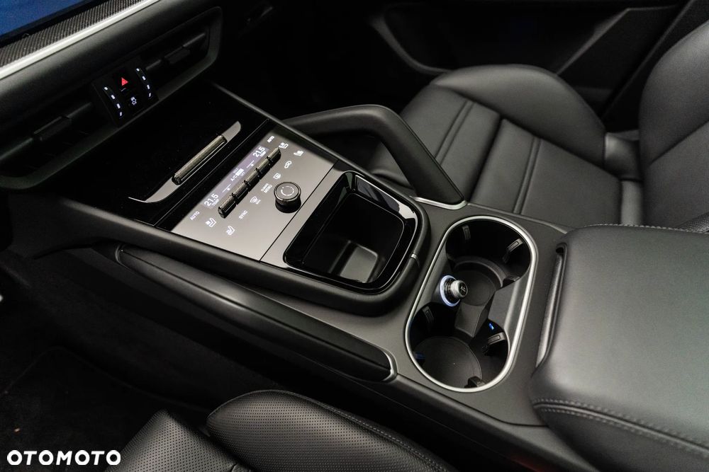 Porsche Cayenne - 21