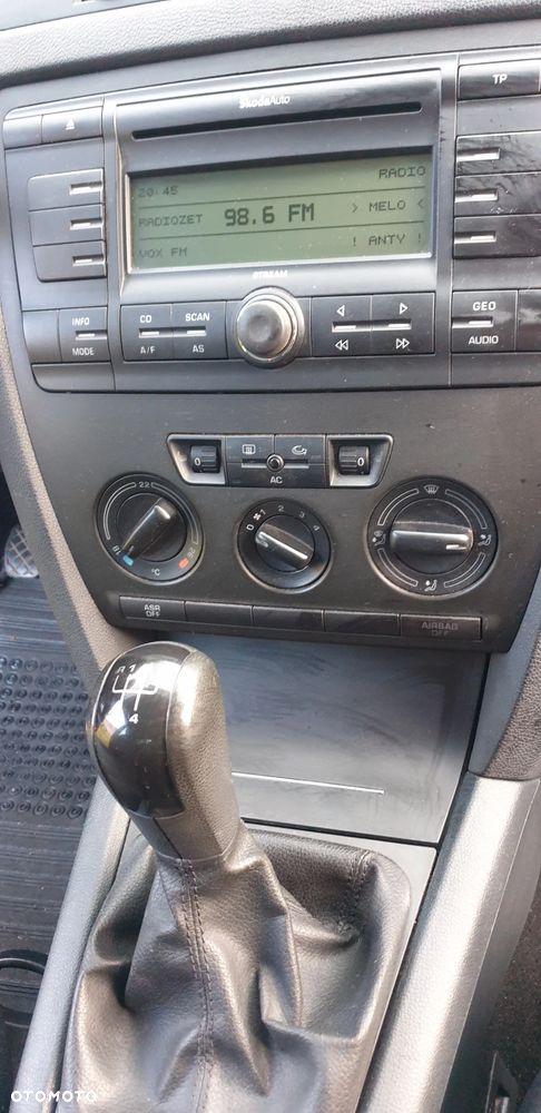 Skoda Octavia 1.6 Ambiente - 18