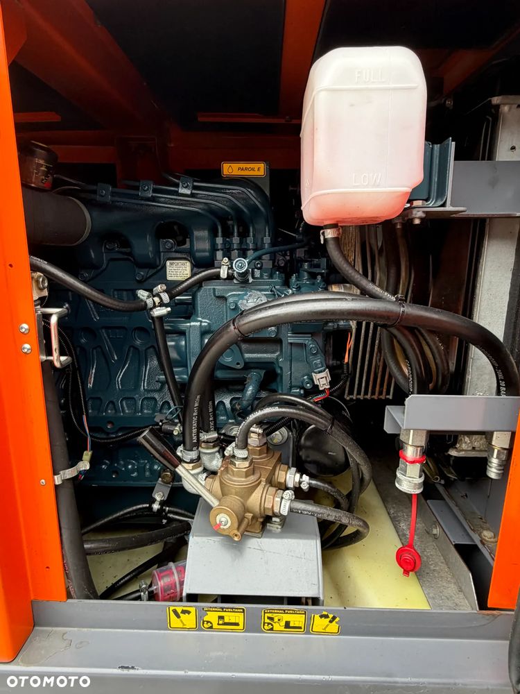 Atlas Copco QAS 20 Agregat Prądotwórczy Wyciszony GENERATOR 20 KW 2016r. JAK NOWY z Norwegii. Silnik KUBOTA 4 cylindry. Prądnica Leroy-Somer PARTNER. Maszyna działa wzorowo! Nie posiada ani deka zniszczeń! Pochodzi z Upadłośći Norweskiej. Okazja pełny ORYGINAŁ. Maszyna po serwisach w autoryzowanym oddziale. Agregat Gotowy do pracy!! - 5