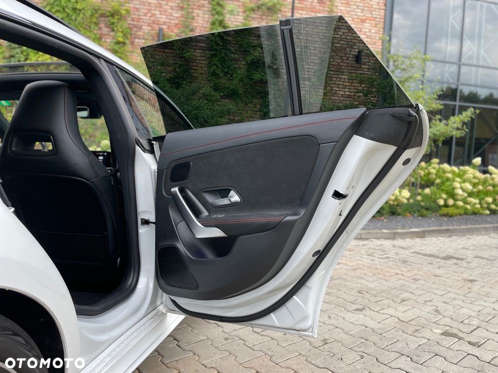 Mercedes-Benz CLA 200 7G-DCT AMG Line - 12