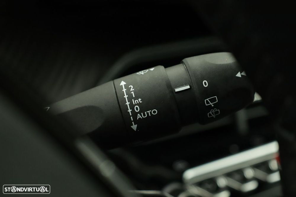Peugeot 2008 1.2 PureTech Allure - 19