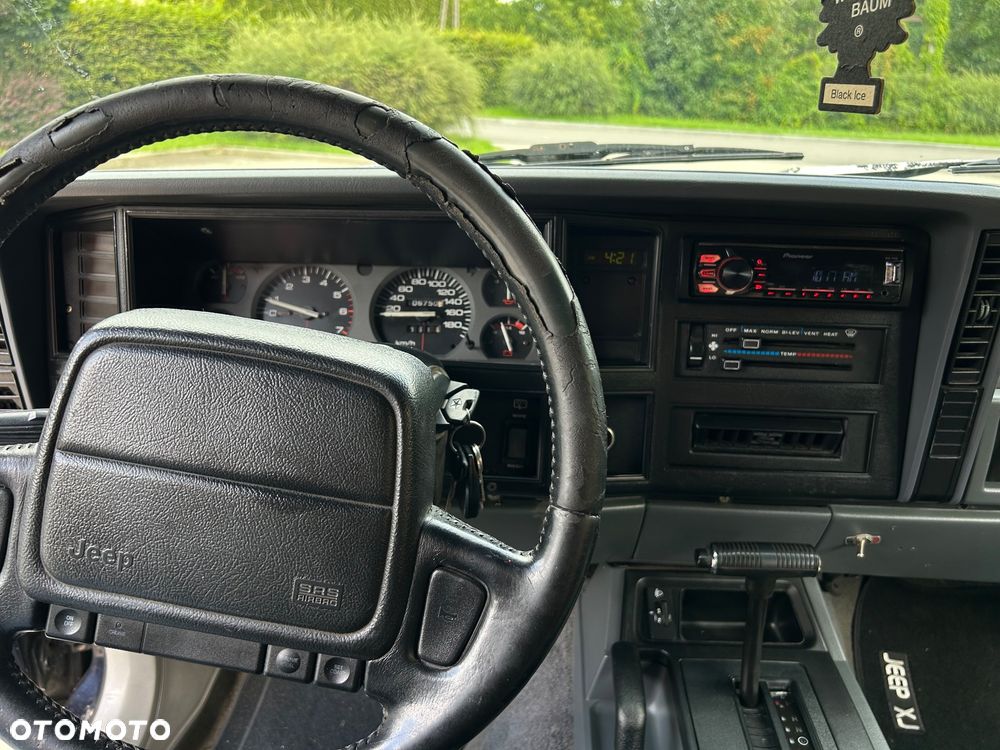 Jeep Cherokee - 9