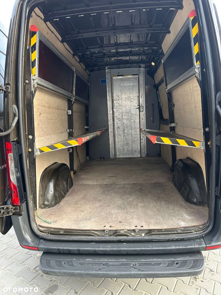 Mercedes-Benz Sprinter - 4