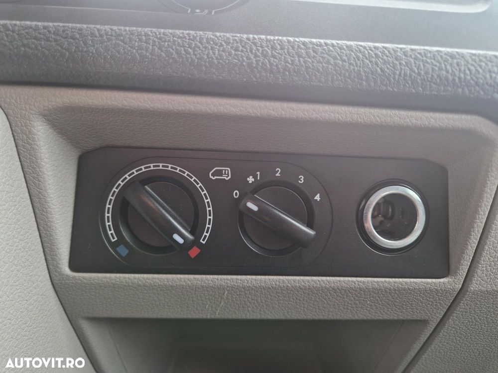 Volkswagen Caravelle - 20