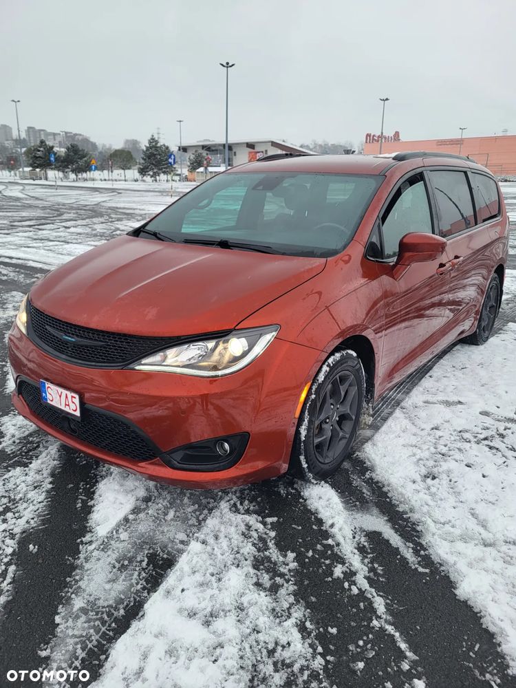 Chrysler Pacifica - 2