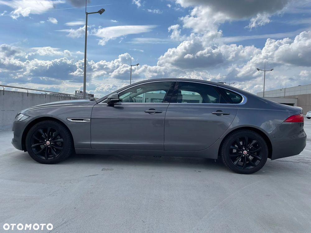 Jaguar XF 20d Prestige - 6