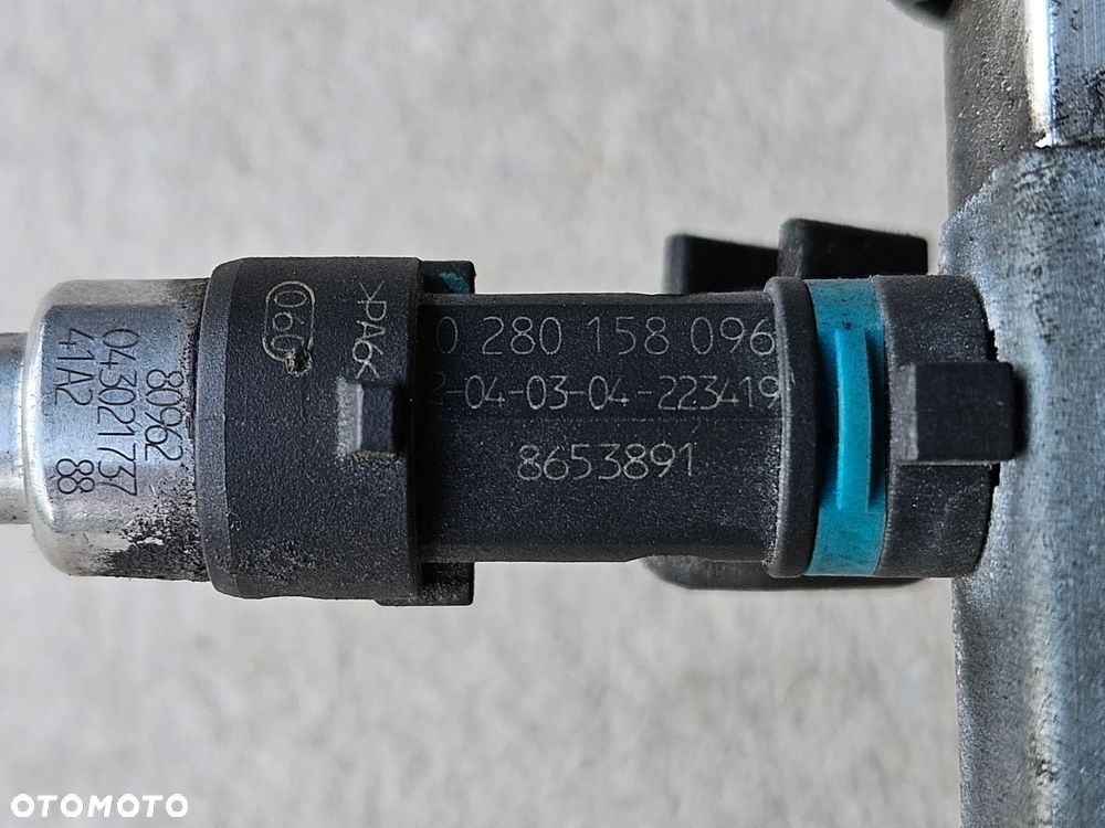 Volvo V50 2.5T 2.5 20V wtryskiwacz listwa wtryskowa 0280158096 8653891 - 3