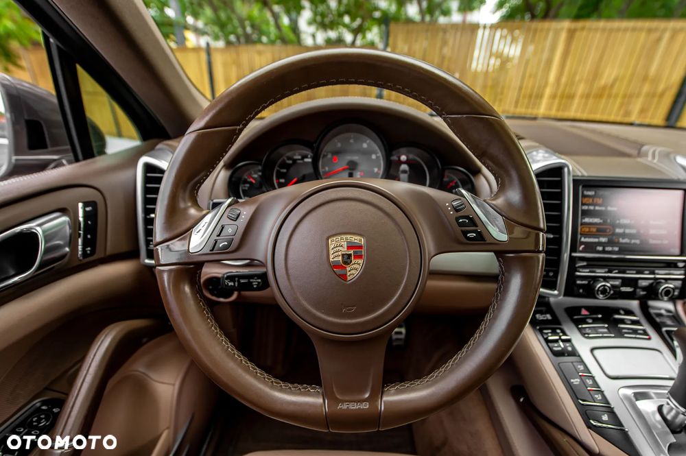 Porsche Cayenne S - 22