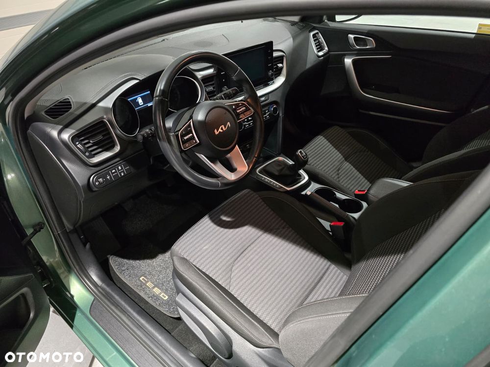 Kia Ceed 1.5 T-GDI M - 11