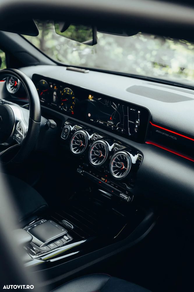 Mercedes-Benz A 35 AMG 4Matic+ Aut. - 17