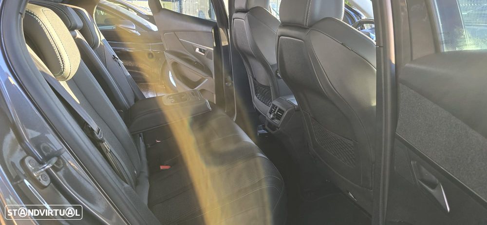 Peugeot 3008 1.6 Hybrid Allure Pack e-EAT8 - 33