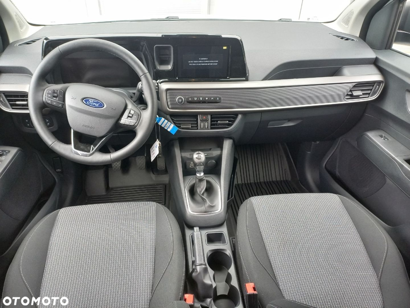 Ford Transit Courier - 13