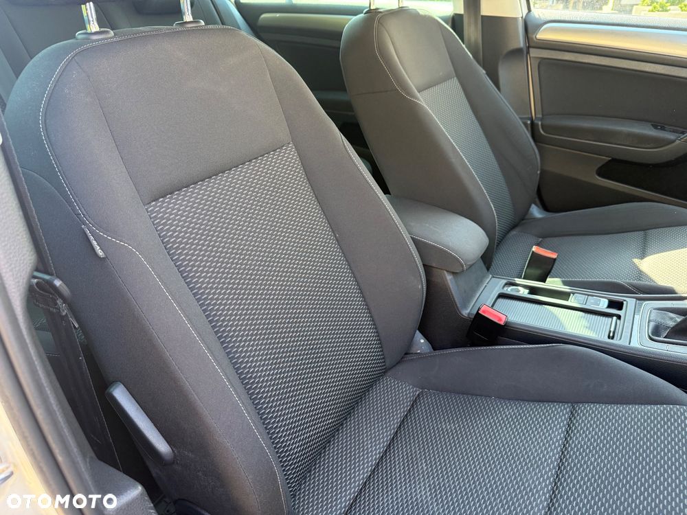 Volkswagen Golf - 10